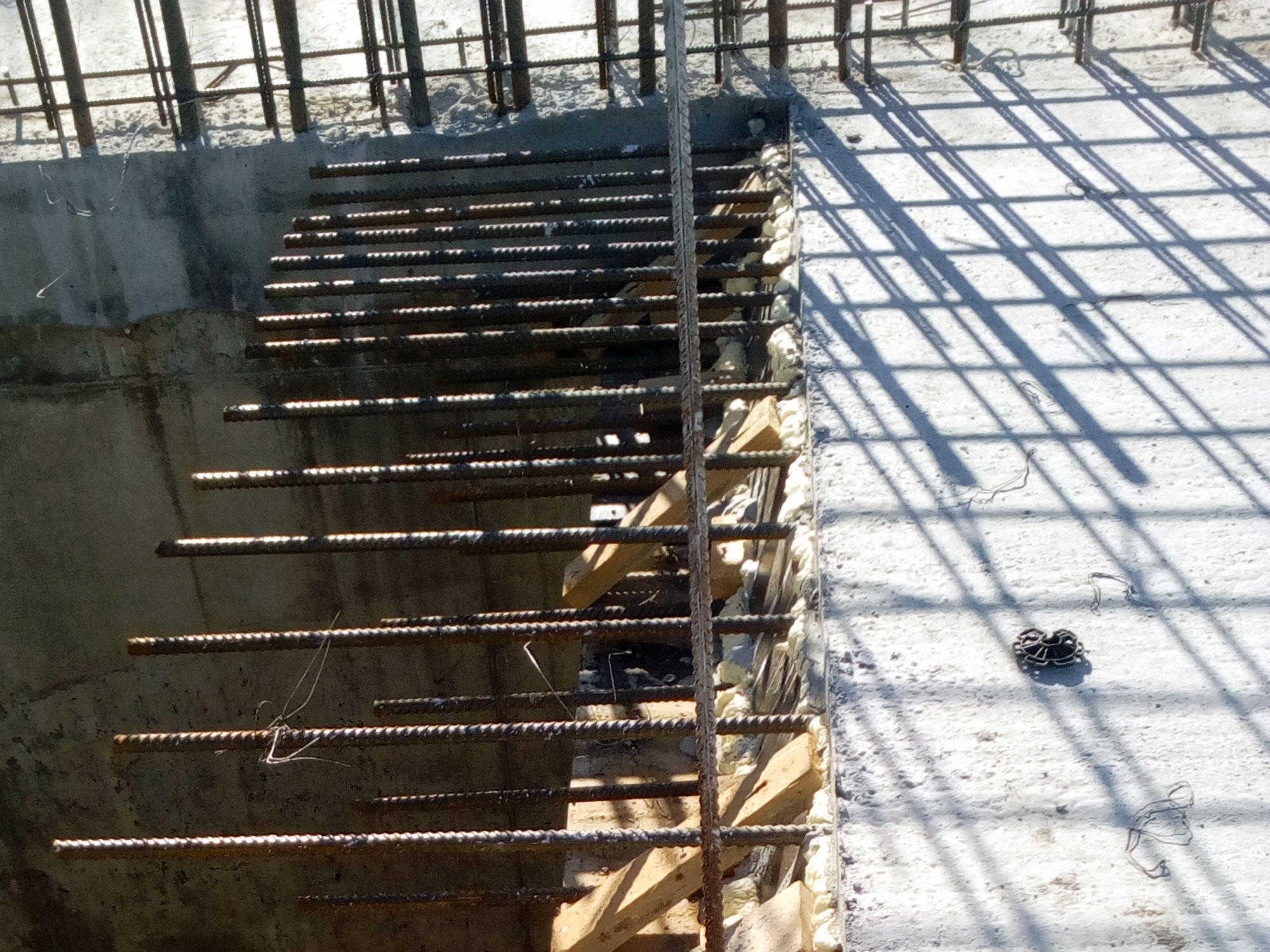 анкеровка плиты перекрытия с лестницой