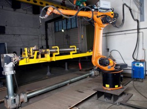 На фото - сварочный манипулятор, robots.steelsite.ru