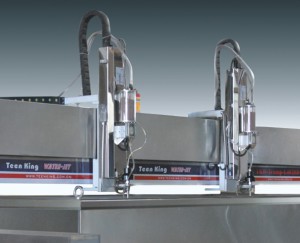 На фото - режущие головки станка гидроабразивной резки, waterjet-cutters.ru