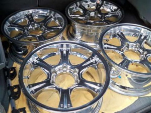 На фото - восстановление изделий слоем хрома, tuning-chrome.ru